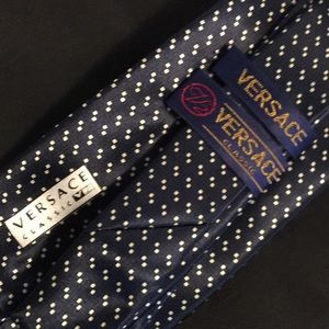 Gianni Versace cravat 100%silk made in Italy,NWNT.